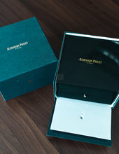 Load image into Gallery viewer, Pre-Owned AP Box